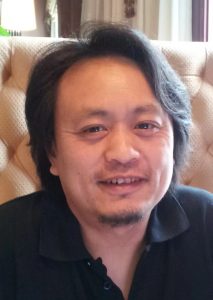 张嘉亮：现任中影动作捕捉总监，上海大学电影学院高级工程师。曾代表中影担任电影《狼图腾》的视效总监，获2015年金鸡奖最佳故事片，金马奖最佳视觉效果奖；参加动画故事片《风语咒》三维动画制作，获2019年金鸡奖最佳美术片；担任电影《爵迹2》动作捕捉总监，电影《富春山居图》数字视效总监